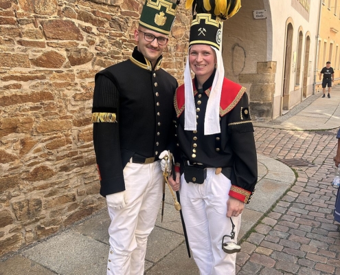 Akademistin Carolin Fleischer Und Offiziant Erik Schink Warten Auf Den Einzug In Den Freiberger Dom Zum Berggottesdienst, Knut Neumann